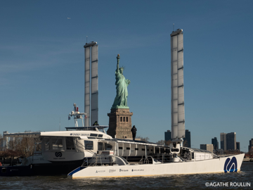 Energy Observer à New York, devant la statue de la Liberté